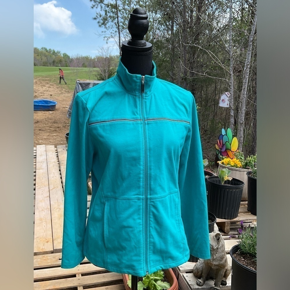 Be Inspired activewear jacket. Full zip. Pockets Size M.